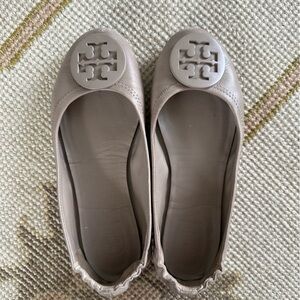 Tory Burch size 6 gray leather flats